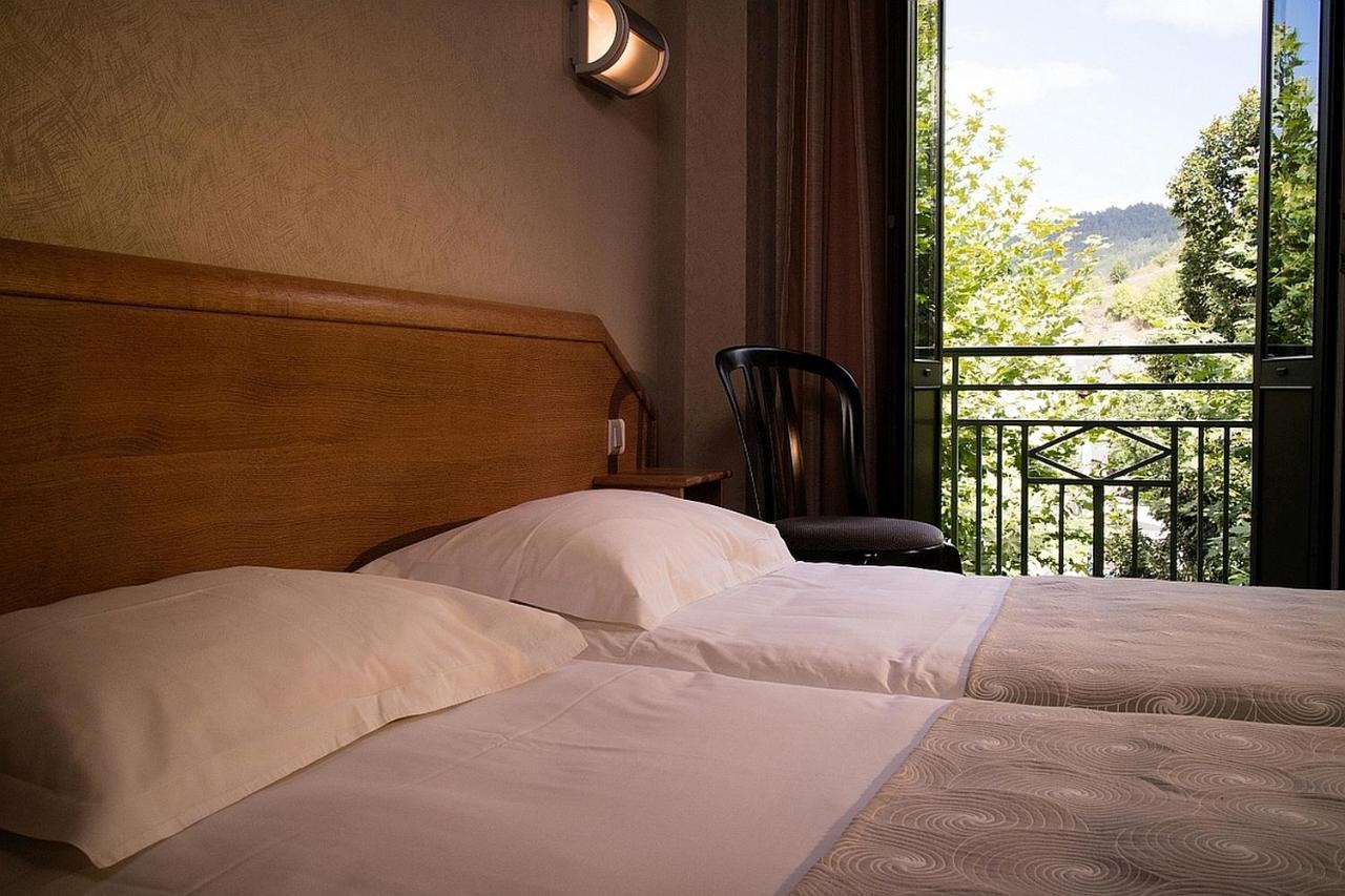 Logis Hotel Restaurant Le Mont Aigoual Мейрюе Екстер'єр фото