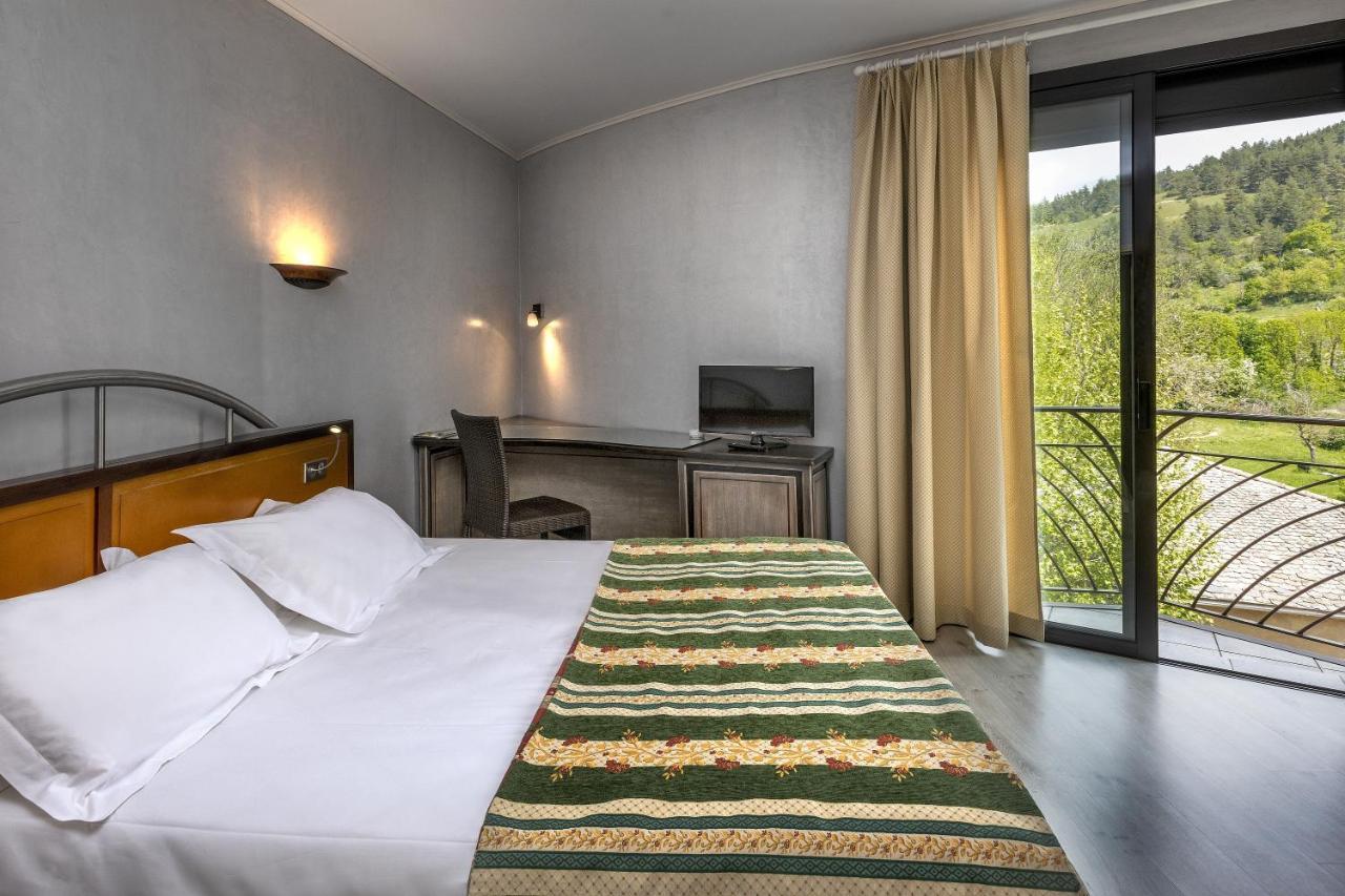 Logis Hotel Restaurant Le Mont Aigoual Мейрюе Екстер'єр фото
