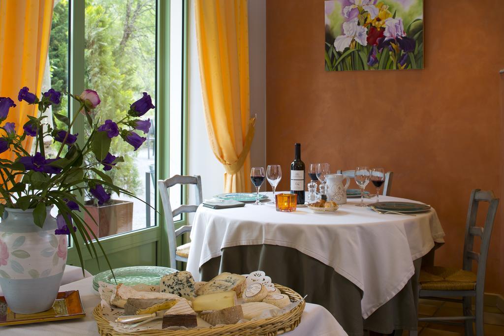 Logis Hotel Restaurant Le Mont Aigoual Мейрюе Екстер'єр фото