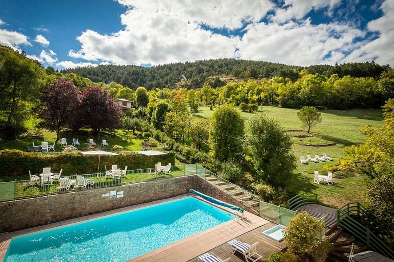 Logis Hotel Restaurant Le Mont Aigoual Мейрюе Екстер'єр фото