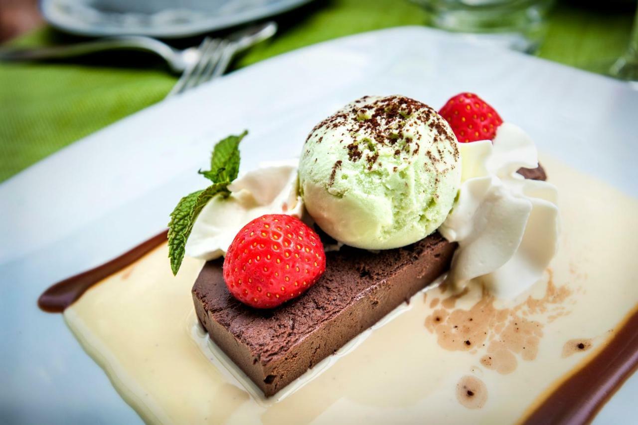 Logis Hotel Restaurant Le Mont Aigoual Мейрюе Екстер'єр фото