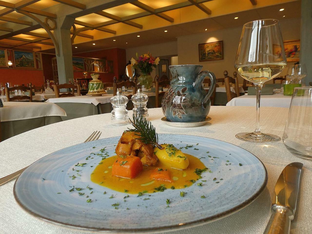Logis Hotel Restaurant Le Mont Aigoual Мейрюе Екстер'єр фото